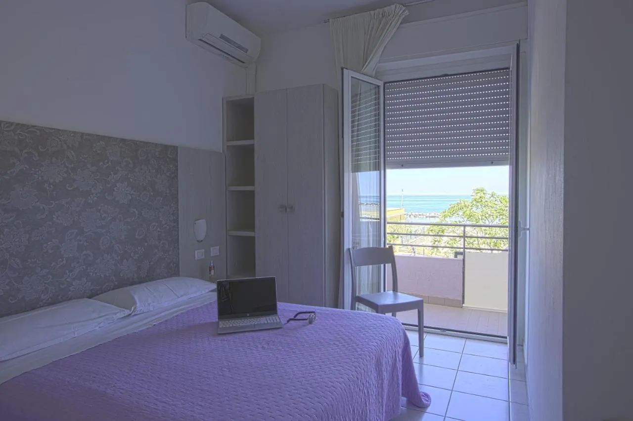 רימיני Hotel Ridens 2*,