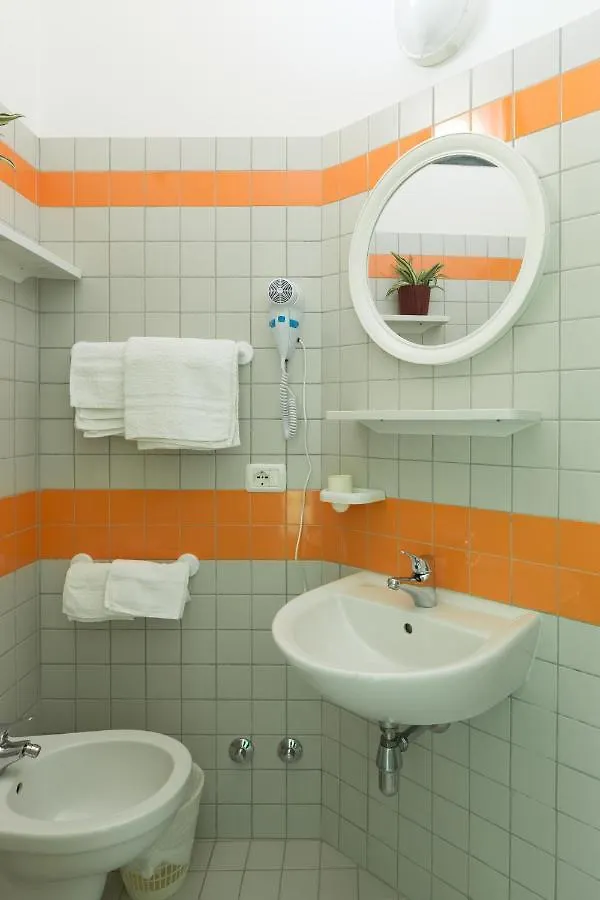 רימיני Hotel Ridens 2*,