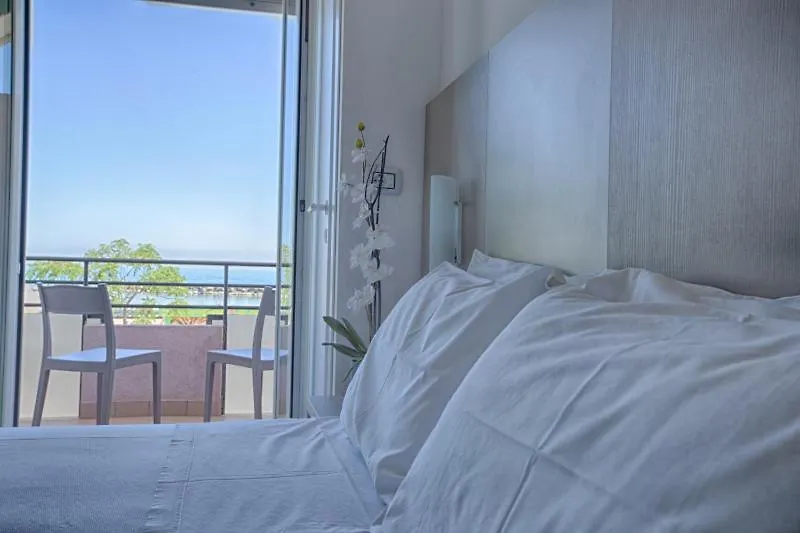 **  רימיני Hotel Ridens איטליה