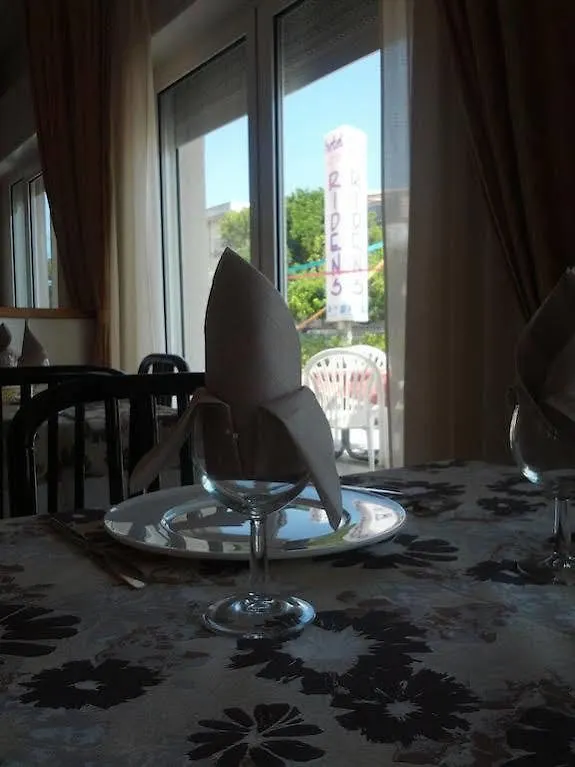 **  רימיני Hotel Ridens איטליה